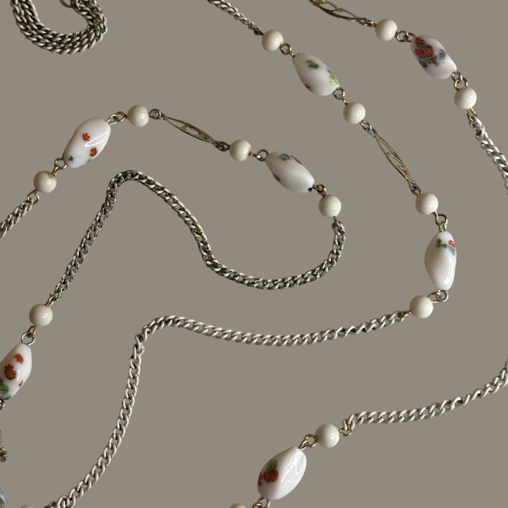 🌸VTG Millefiori White Milk Beaded Necklace - Picture 5 of 7